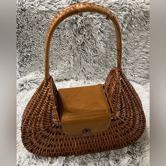 Handbags - ANTIQUE basket handbag